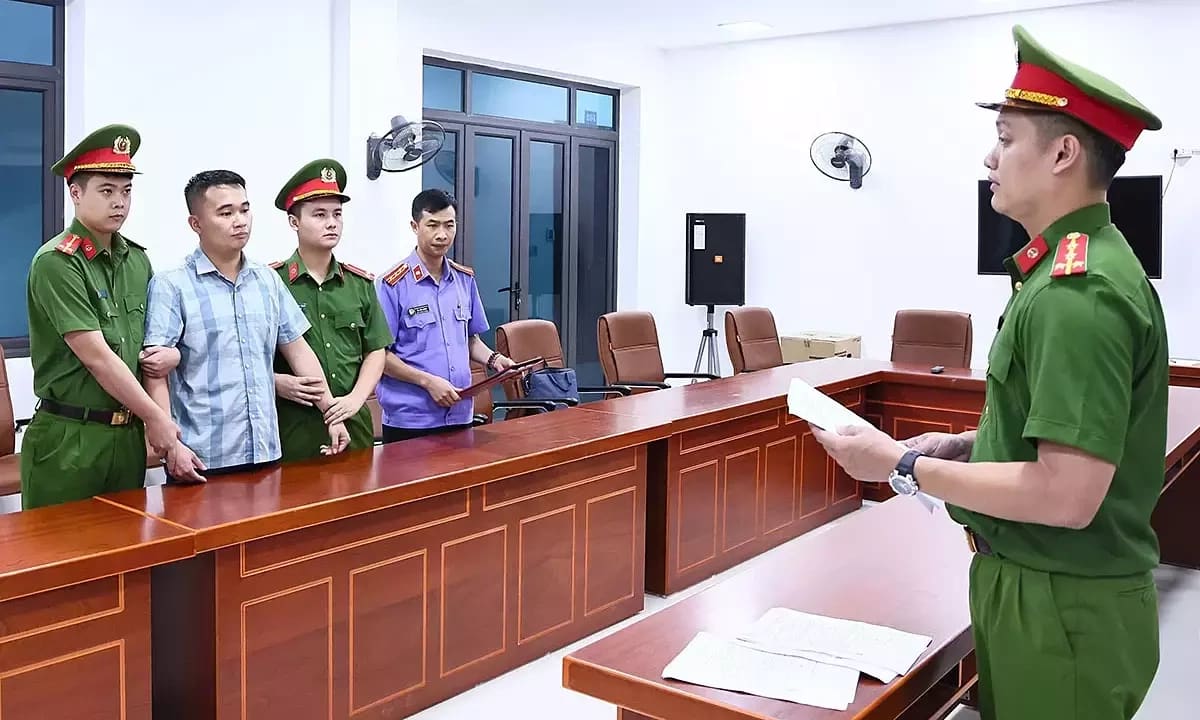 Специализированный школьный учитель Туйен Куанг задержан по делу о ненормальных математических баллах