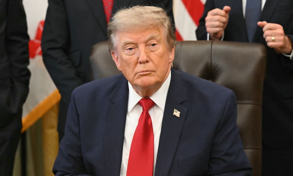Những 'cú bẻ lái' của ông Trump trong chính sách với Iran và Ukraine